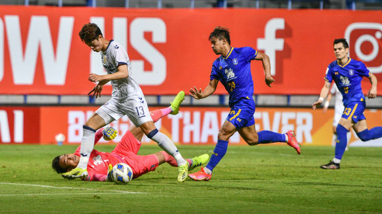 Thua trắng 0-2, đội bóng Thái Lan vẫn có vé đi tiếp ở đấu trường số 1 châu Á