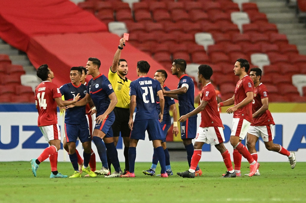 Tranh cãi trọng tài, chủ nhà AFF Cup bị loại cay đắng khi chơi với 8 người trên sân