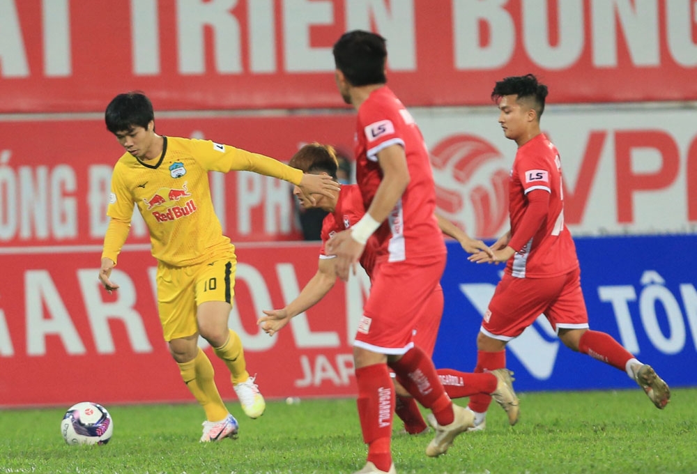 Rời đội bóng hàng đầu V-League, HLV Chu Đình Nghiêm vẫn dễ dàng giành chức vô địch