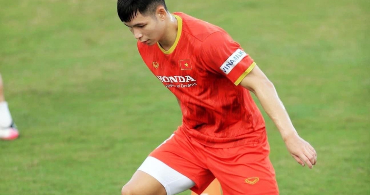 Tuyển thủ Liễu Quang Vinh: 'Hãy nhìn tôi trên sân bóng thay vì chuyện đời tư'