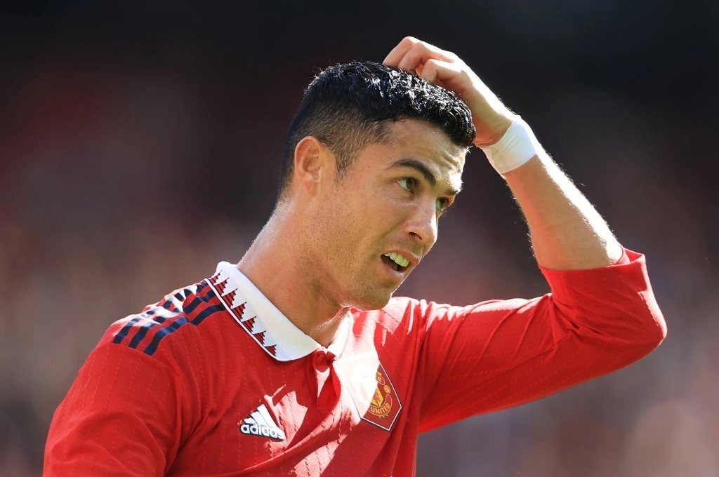 Hành xử thiếu chuyên nghiệp, Ronaldo khiến fan MU phẫn nộ