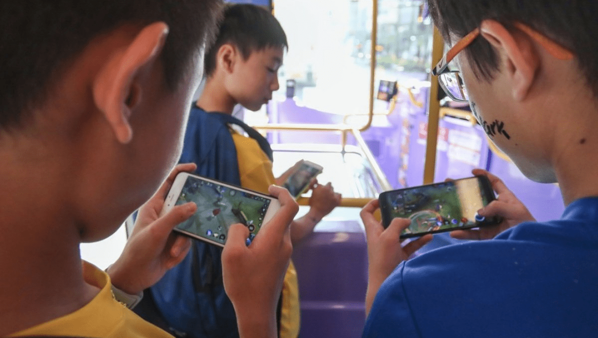Trẻ em Trung Quốc chỉ được chơi game 1 giờ mỗi ngày trong dịp Tết dương lịch