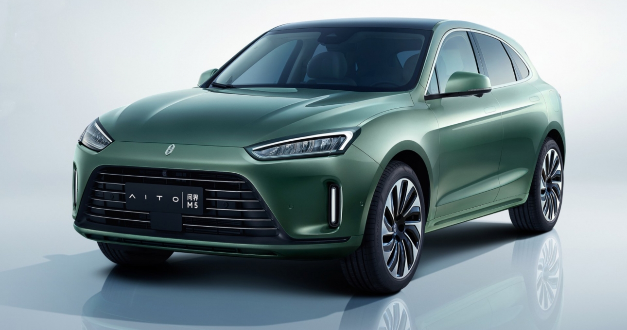 Huawei cho ra mắt mẫu SUV điện đầu tiên của hãng nạp điện bằng... xăng