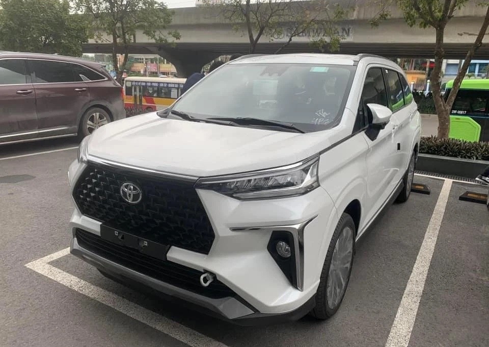 Toyota Veloz Cross lộ ảnh tại đại lý Việt Nam, nội thất có chi tiết bị cắt bỏ