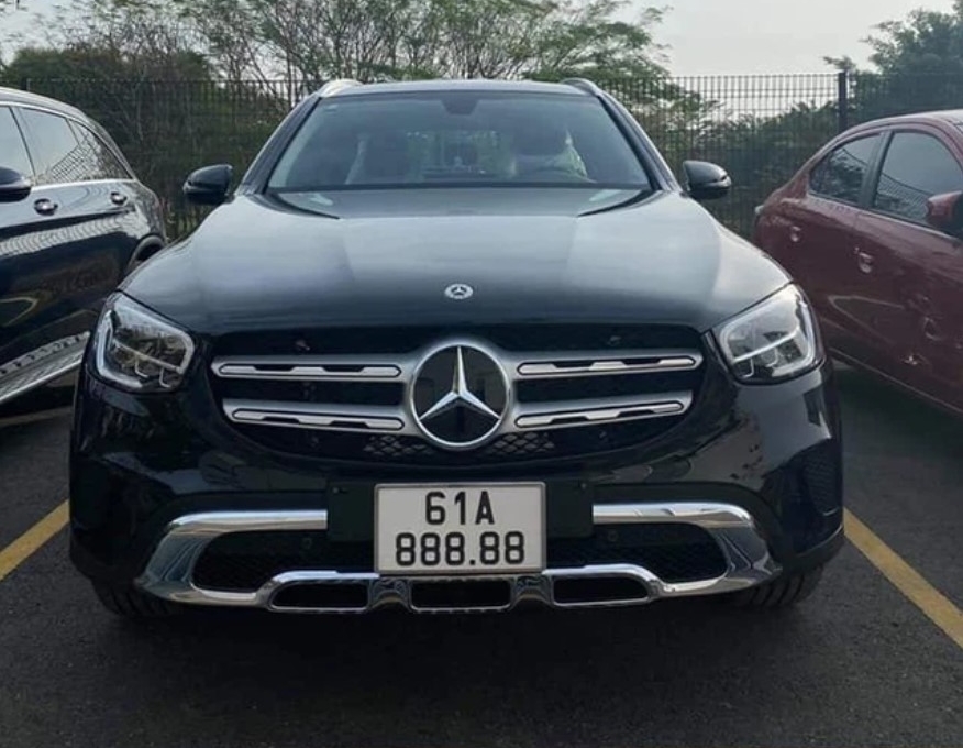 Mercedes-Benz GLC 200 biển ngũ quý 8, được rao bán với giá gần 8 tỷ đồng