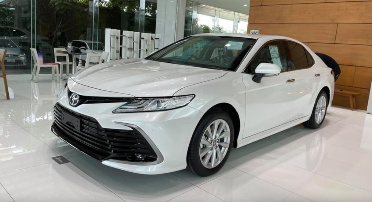 Toyota Camry bị đội giá cao 'ngất ngưởng' tại đại lý, mức chênh lên đến 130 triệu đồng