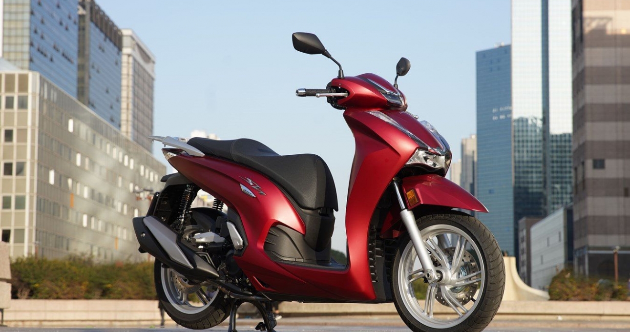 Giá Honda SH 350i tiếp tục giảm sâu hơn giá niêm yết, chỉ còn từ 143 triệu đồng