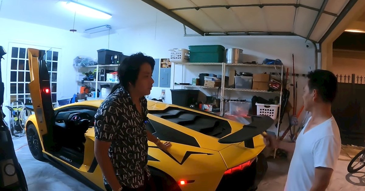 Khoa Pug tập lái siêu xe Lamborghini Aventador SV