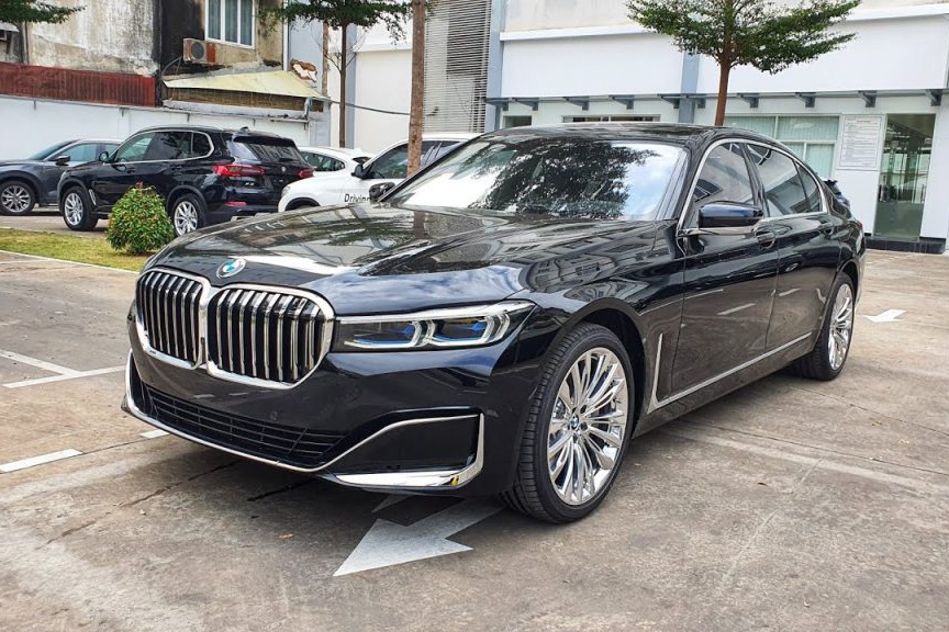 Giá xe BMW “gây sốt” với mức giảm lên tới hơn 600 triệu đồng
