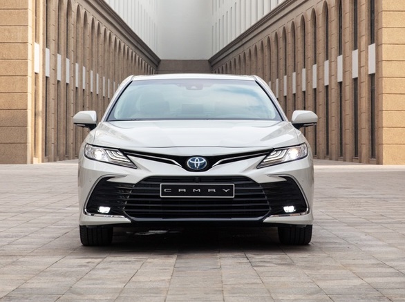 Ảnh thực tế Toyota Camry 2022 bản Hybrid vừa ra mắt, giá 1,441 tỷ đồng