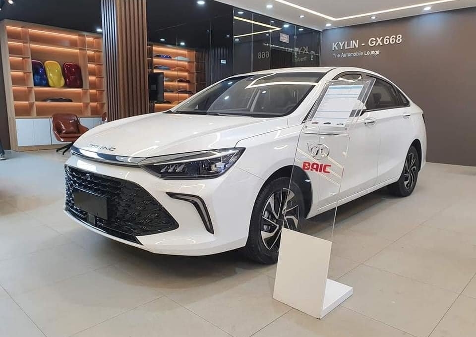 'Bom tấn' sedan hạng C giá chỉ 398 triệu đồng ra mắt tại Việt Nam