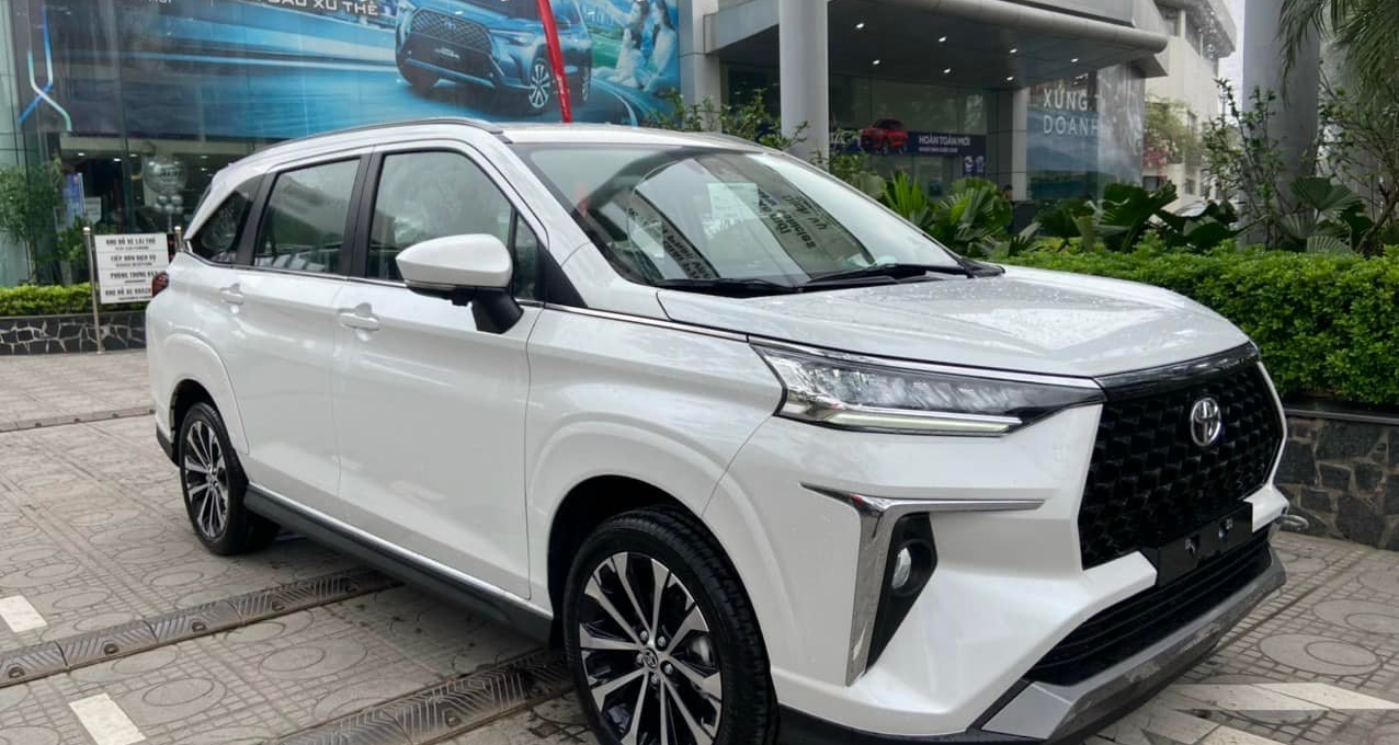 Chi tiết Toyota Veloz Cross đang được săn đón tại đại lý, giá từ 648 triệu đồng