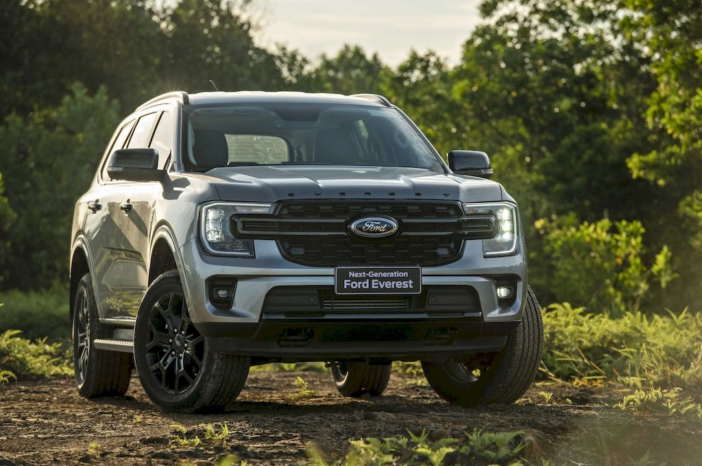 Ford Everest 2023 vừa ra mắt giá từ 1,099 tỷ đồng có gì đấu Fortuner, Santa Fe?