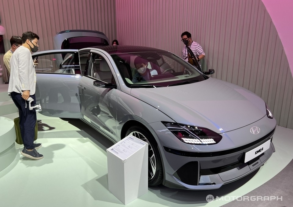 Sedan thuần điện của Hyundai chốt giá từ 971 triệu đồng, trang bị siêu tiện nghi