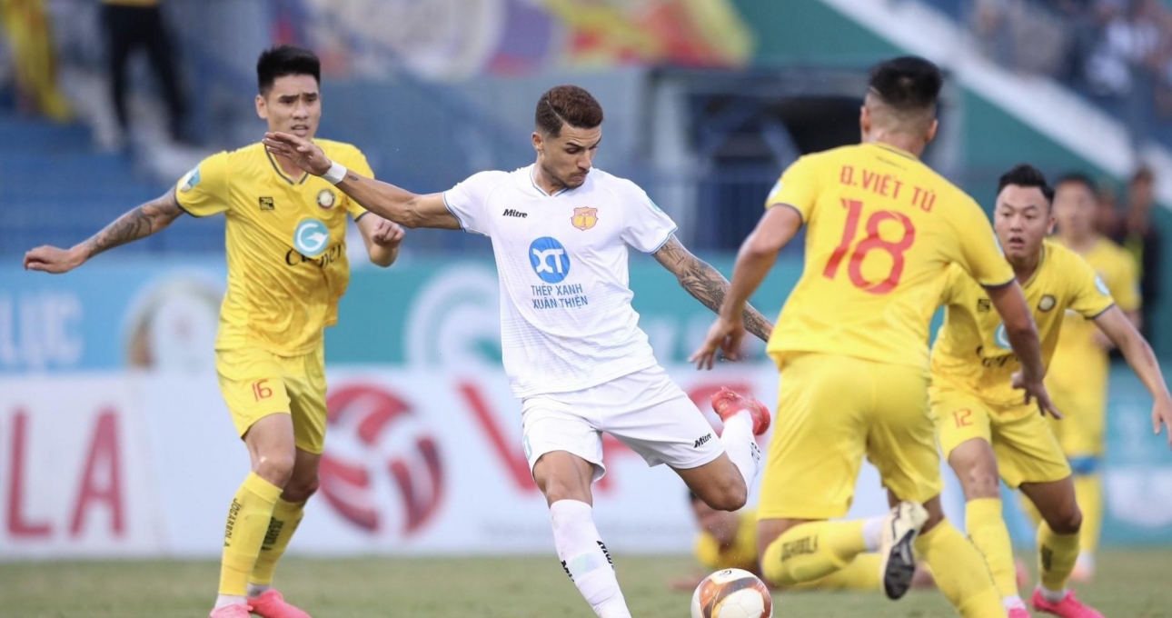 Trực tiếp Thanh Hóa 0-0 Nam Định: Đội chủ nhà lấn lướt