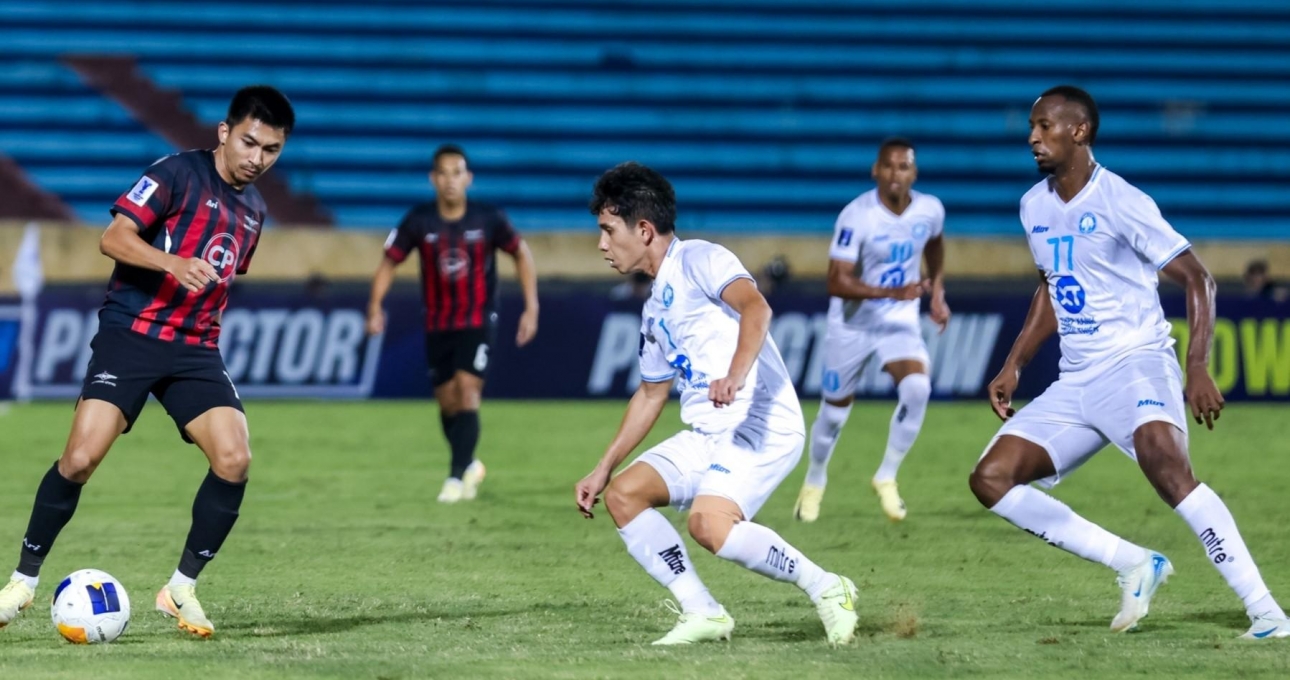 Trực tiếp Nam Định vs Sanfrecce Hiroshima: 8 ngoại binh xuất trận