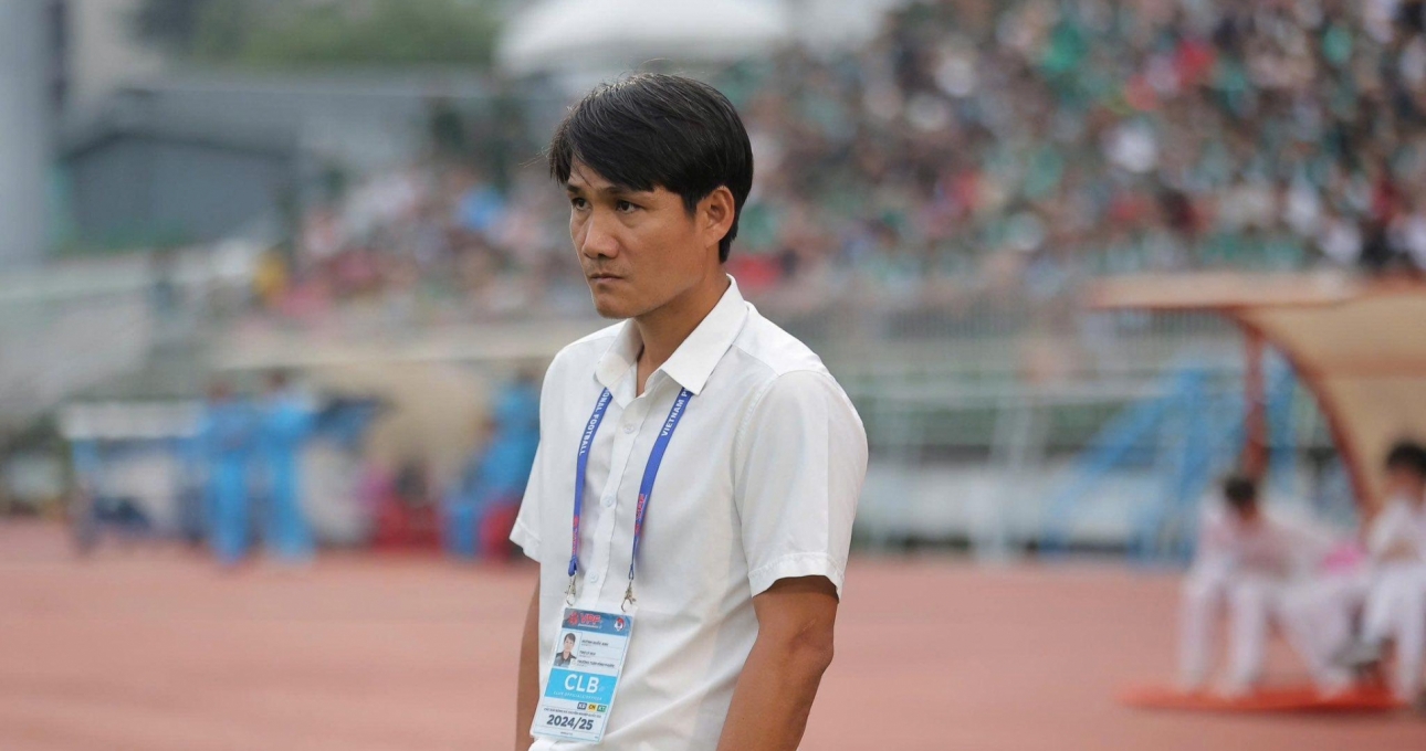 Đội Công Phượng chia tay HLV trưởng