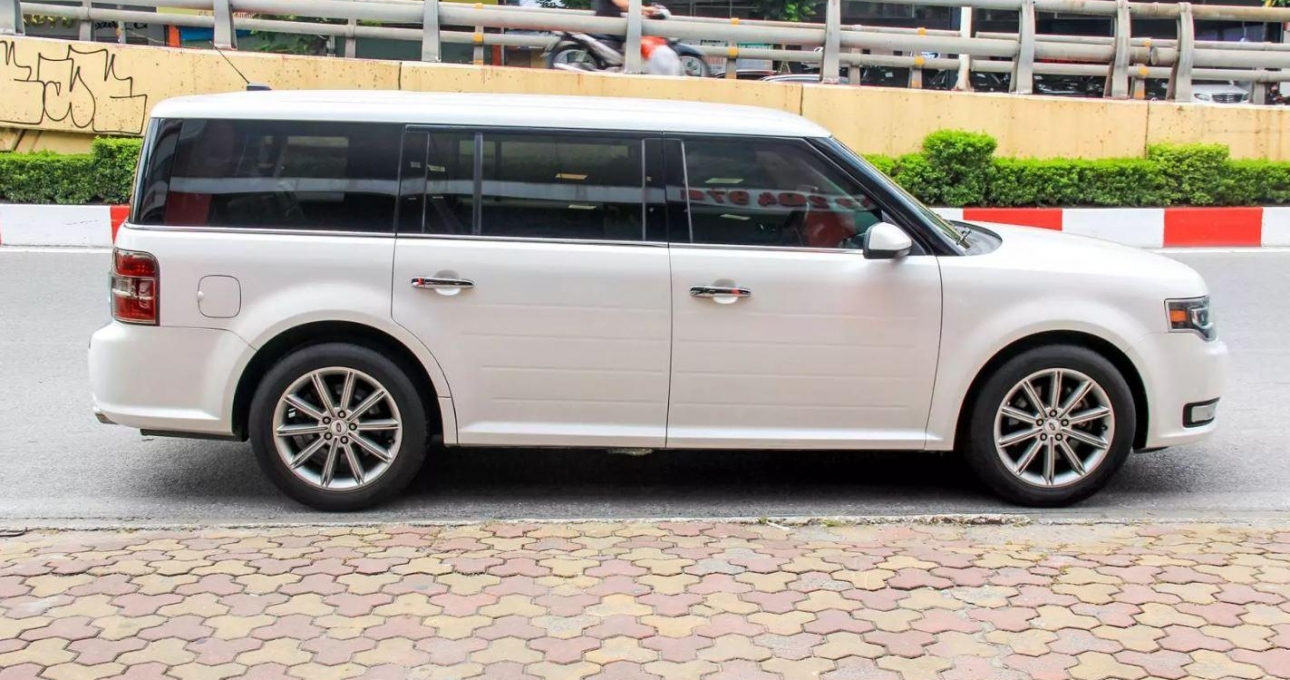 Ford Flex 2014 - SUV Mỹ hiếm hoi được rao bán trên sàn xe cũ với mức giá không hề rẻ