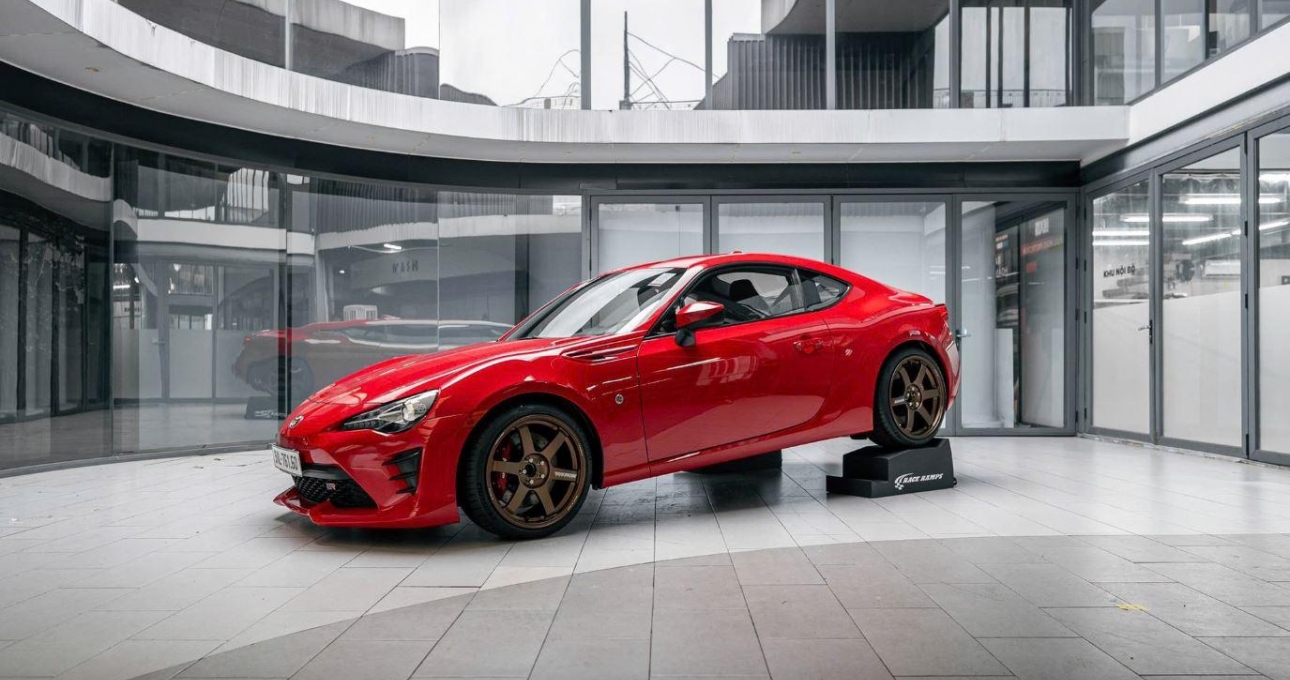 Cường “đô-la” chia sẻ trải nghiệm độc đáo sau tay lái Toyota 86: “Chiếc xe cho tôi cảm xúc khác biệt”