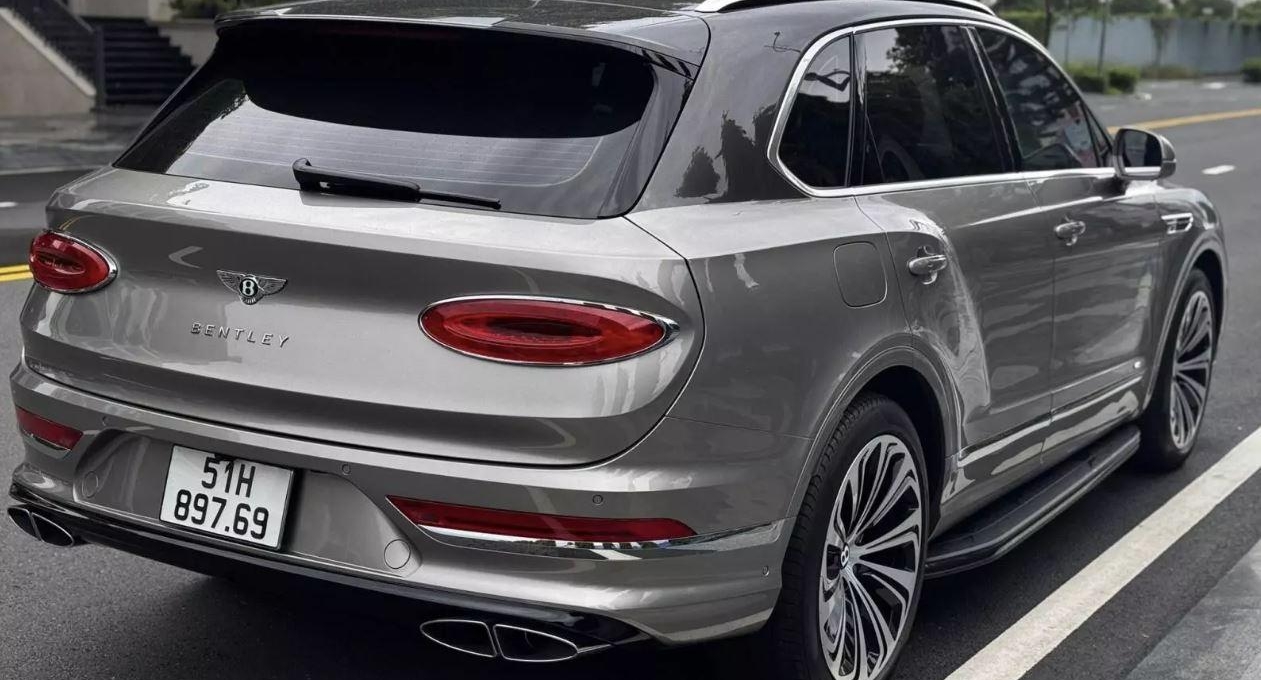 Cận cảnh Bentley Bentayga V8 2020 tại Thành phố Hồ Chí Minh: 4 năm chỉ chạy 1.308 km, như xe “đập hộp”