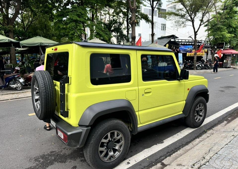 Giảm giá cả trăm triệu đồng, Suzuki Jimny vẫn gặp khó trên con đường chinh phục khách Việt