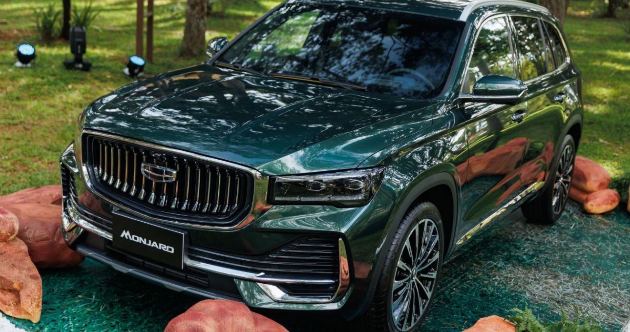 Thị trường ô tô Việt Nam tháng 7: Bức tranh đa sắc từ xe điện đến SUV siêu sang