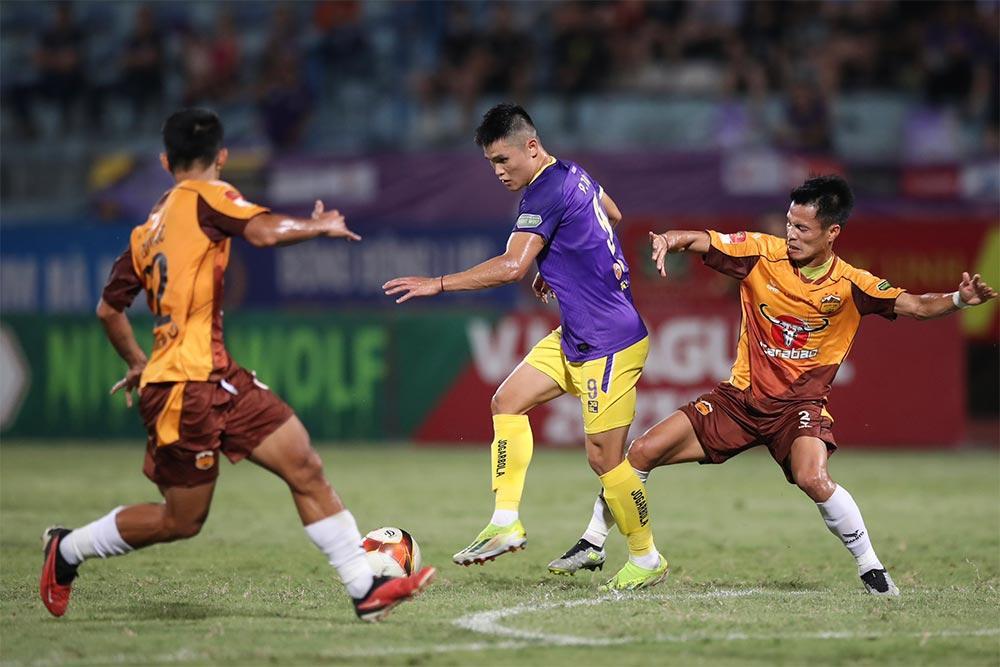 Trực tiếp Hà Nội 0-0 HAGL: Thẻ đỏ rất sớm