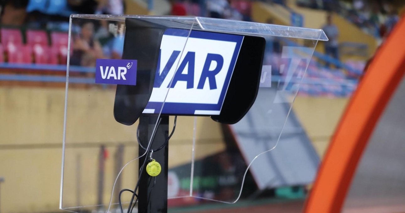 VAR bất ngờ bị hỏng, BTC V-League phải hỏi ý kiến FIFA