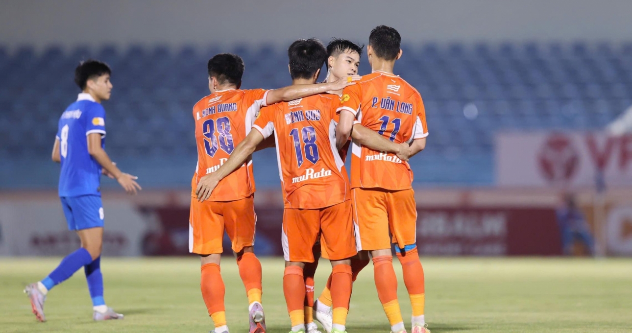 Vòng 23 V-League 2024/25: Khó lường cuộc đua trụ hạng