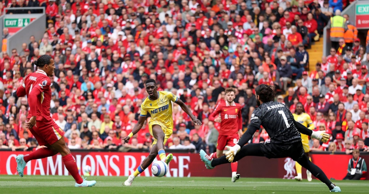 Trực tiếp Liverpool 0-1 Crystal Palace: Gravenberch thẻ đỏ