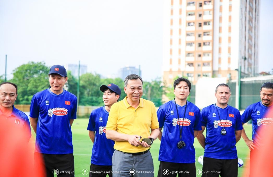 ĐT Việt Nam và U22 Việt Nam nhận 'doping tinh thần'