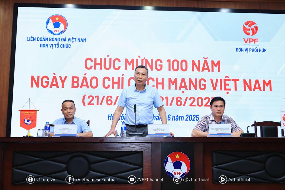 Chủ tịch VFF mất ngủ, bạc cả tóc sau trận thua Malaysia