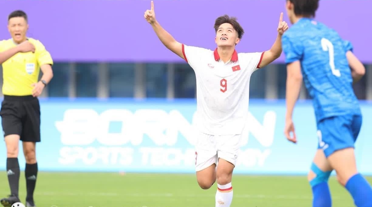 Chưa đá 1 phút nào, tiền đạo U23 Việt Nam đã đi vào lịch sử