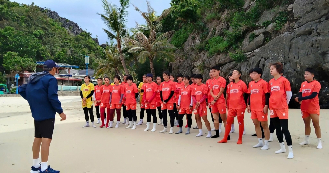 VIDEO: ĐT nữ Việt Nam duy trì tập luyện trước AFF Cup