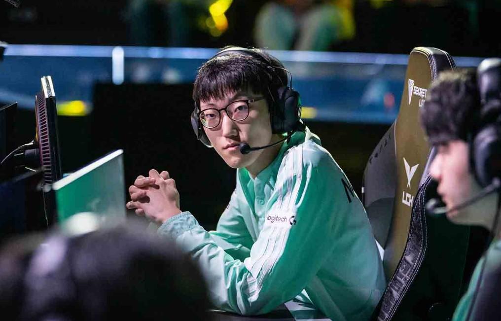 Cựu vương CKTG 2020 đang code game thay thế LMHT