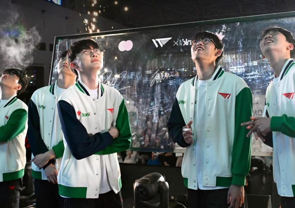 Thật khó tin nhưng một tuyển thủ T1 gần như bị cho 'ra rìa' khi đến Việt Nam