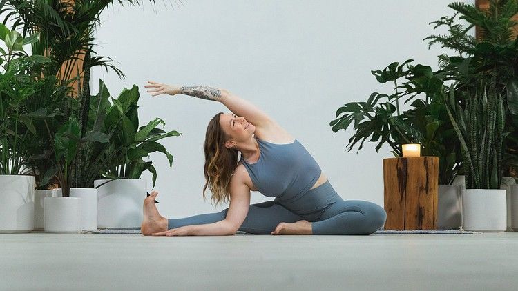 Các tư thế yoga giảm đau lưng tốt cho cột sống