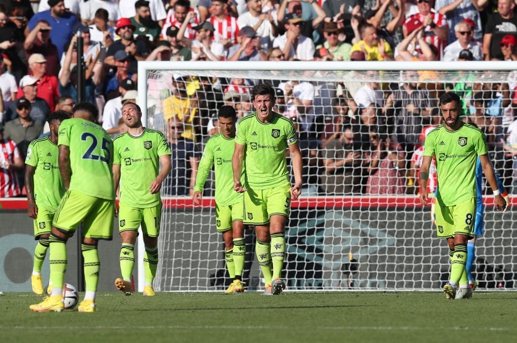 Ten Hag nổi cơn 'lôi đình' sau thất bại, toàn đội Man Utd nhận hình phạt