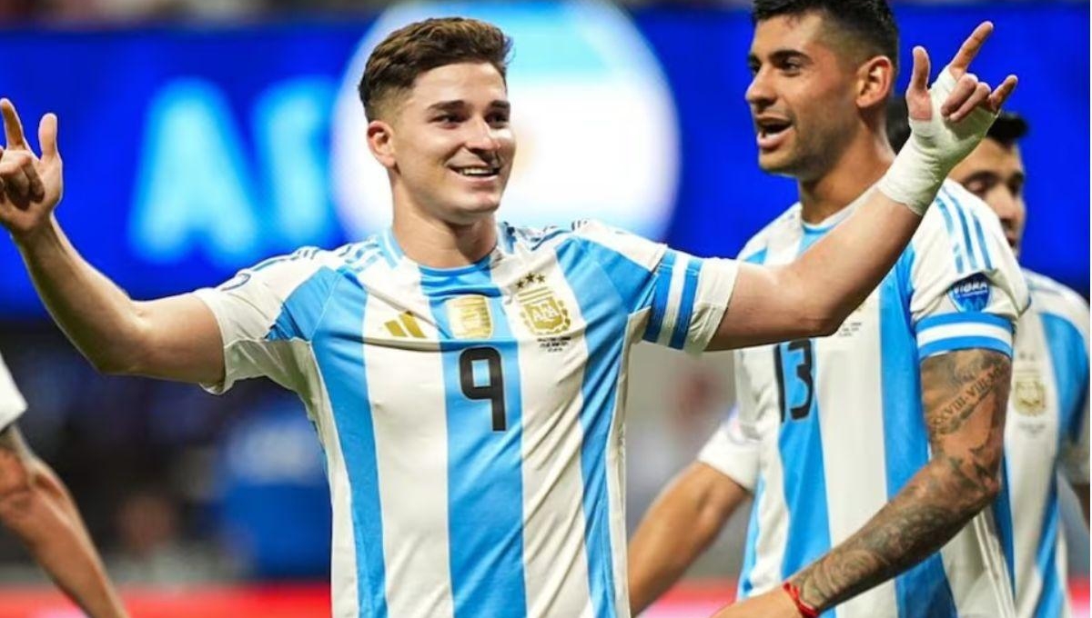Julian Alvarez kêu gọi 'máy chém' Argentina gia nhập Atletico Madrid
