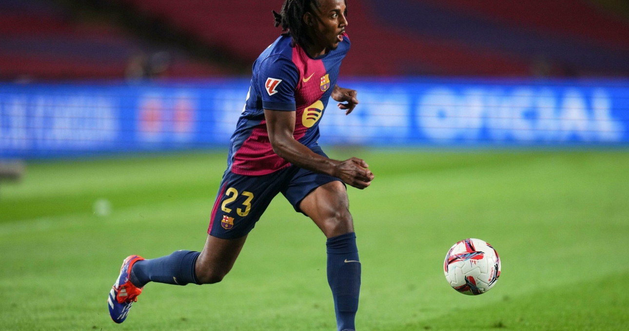 Barcelona đưa ra quyết định quan trọng với trụ cột