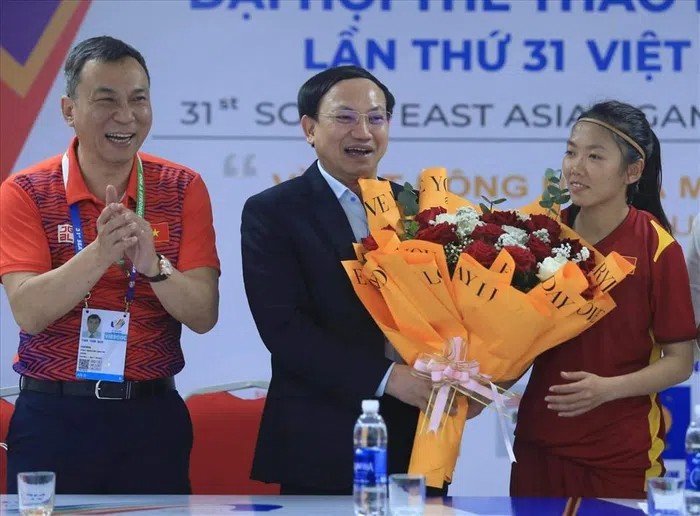 Ngược dòng đánh bại Philippines, ĐT nữ Việt Nam nhận khoản tiền thưởng ‘khổng lồ’
