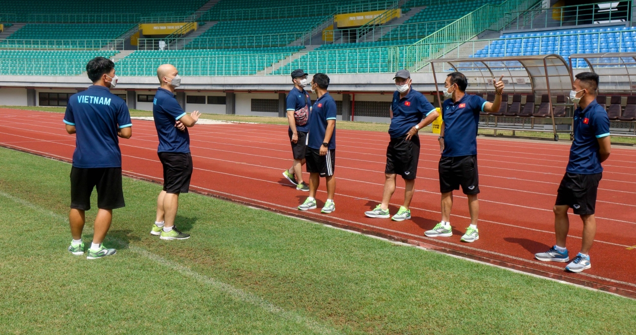 Báo Indonesia đáp trả gay gắt khi U19 Việt Nam chê sân tập tại giải U19 ĐNÁ
