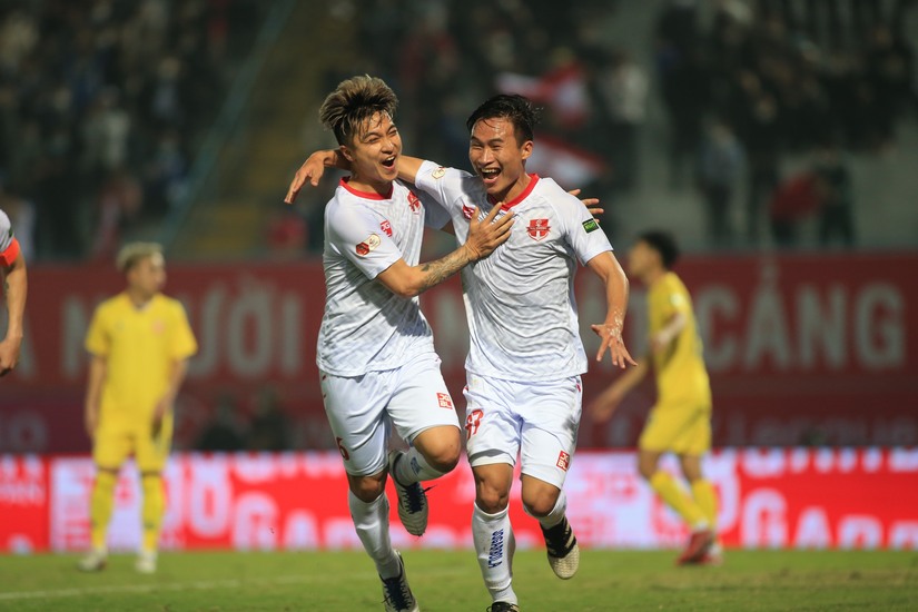 Đại thắng trong trận 'thủy chiến', Hải Phòng FC tiếp tục dẫn đầu V-League 2022