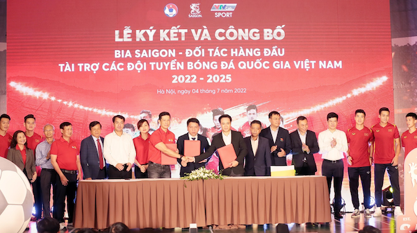 Bóng đá Việt Nam tiếp tục  nhận tài trợ khủng