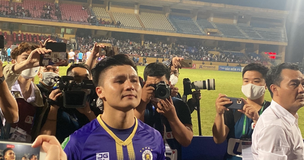 VIDEO: Quang Hải bật khóc khi nói lời chia tay CĐV Hà Nội FC