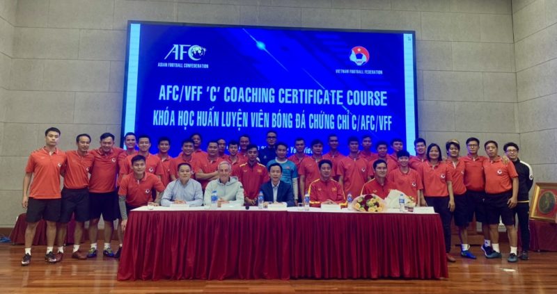 Bế giảng khóa đào tạo HLV bóng đá chứng chỉ ‘C’ AFC/VFF-2022