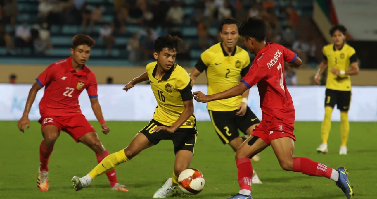 VIDEO: Sao châu Âu tỏa sáng rực rỡ giúp U23 Malaysia dẫn đầu bảng
