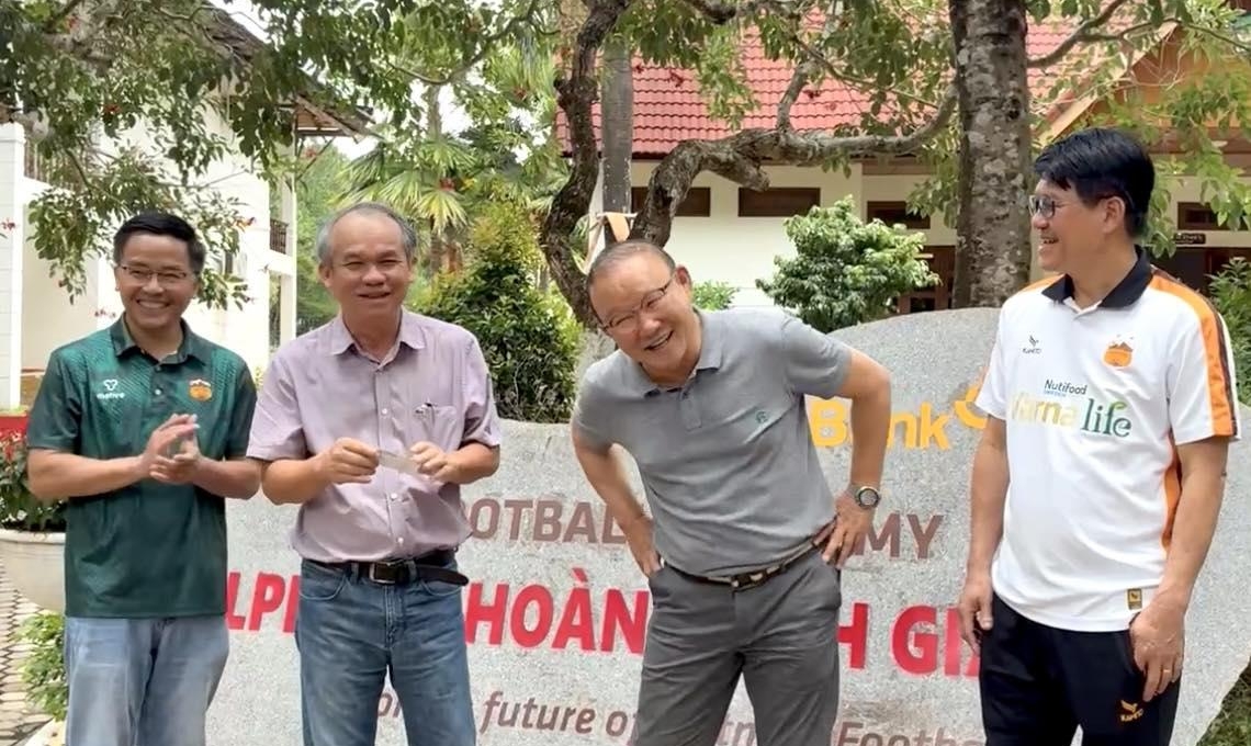 HLV Park Hang Seo đến HAGL