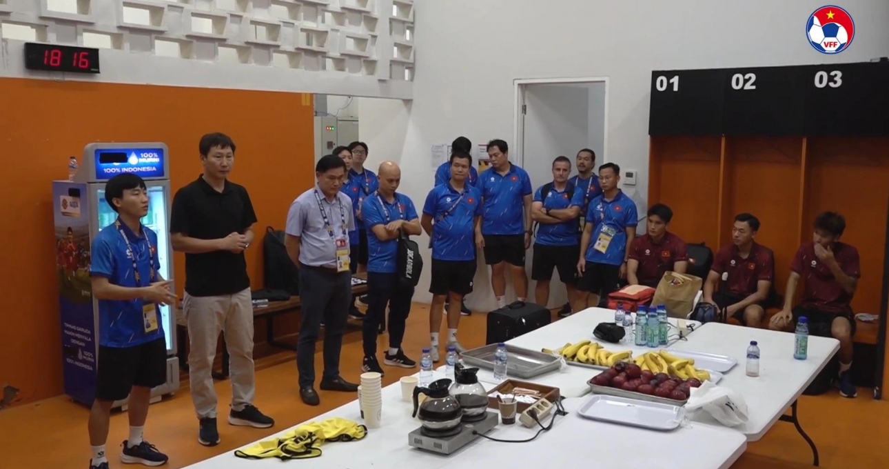 Video: HLV Kim Sang Sik ra chỉ thị đanh thép cho U23 Việt Nam ở chung kết