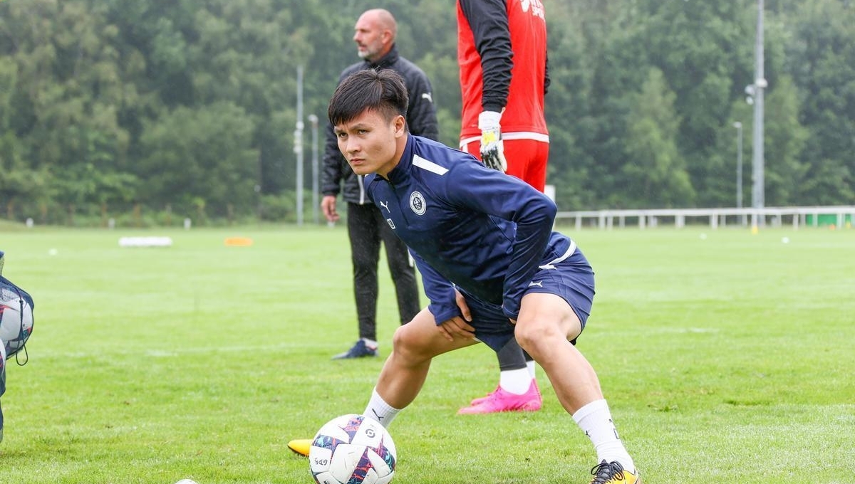 HLV Pau FC báo 'tin buồn' tới Quang Hải sau trận tổng duyệt